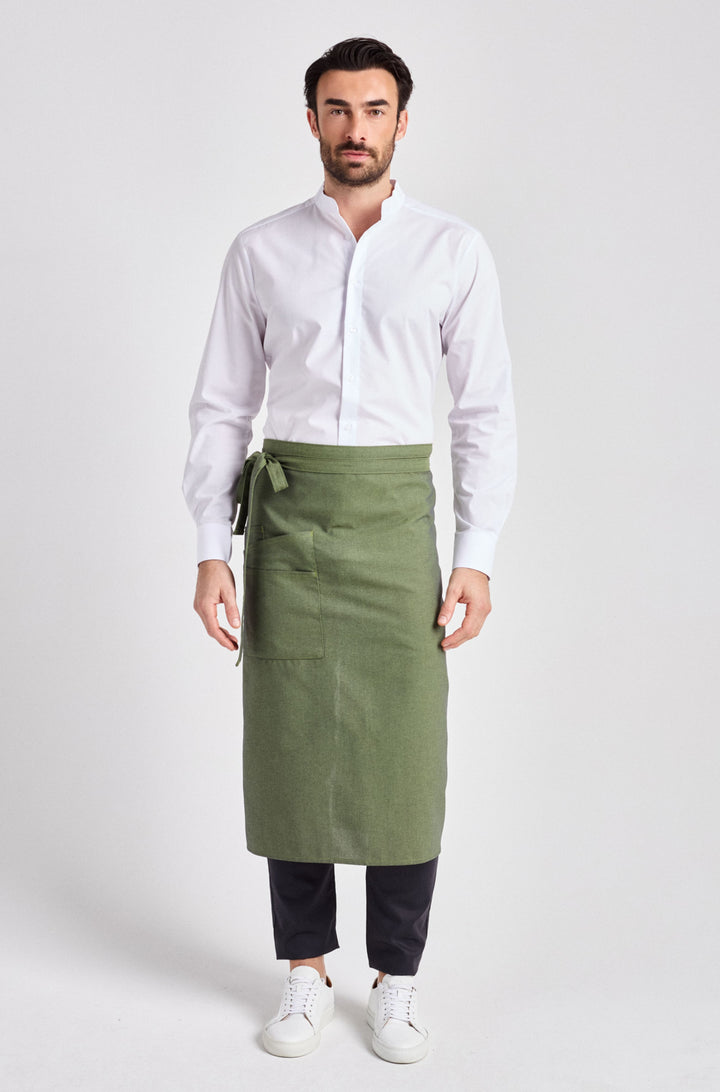Grün melierte Bistroschürze mit aufgesetzter Tasche. 