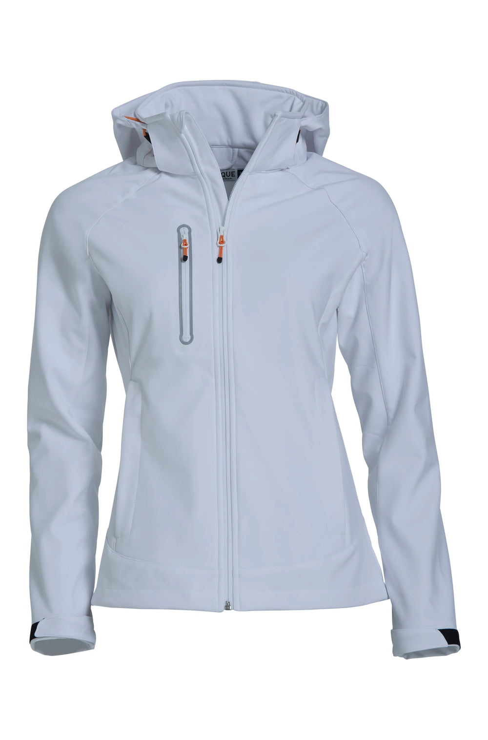 Weisse Softshelljacke mit Reflexstreifen und Kapuze. Tailliert