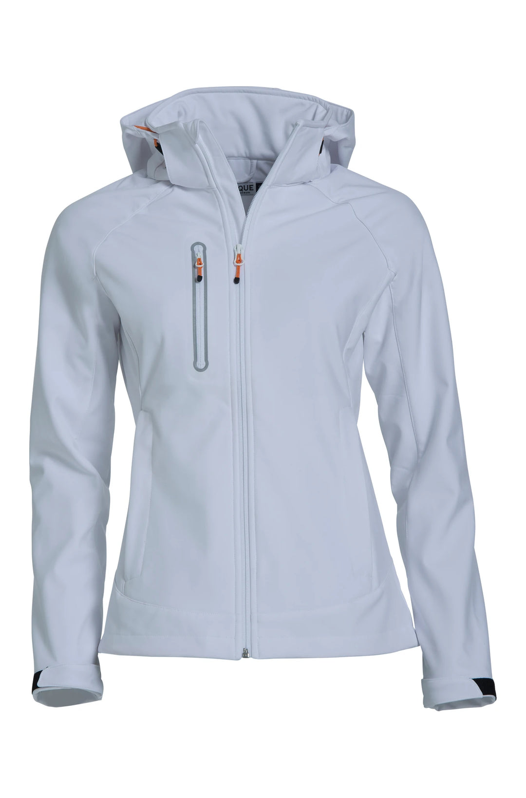 Weisse Softshelljacke mit Reflexstreifen und Kapuze. Tailliert