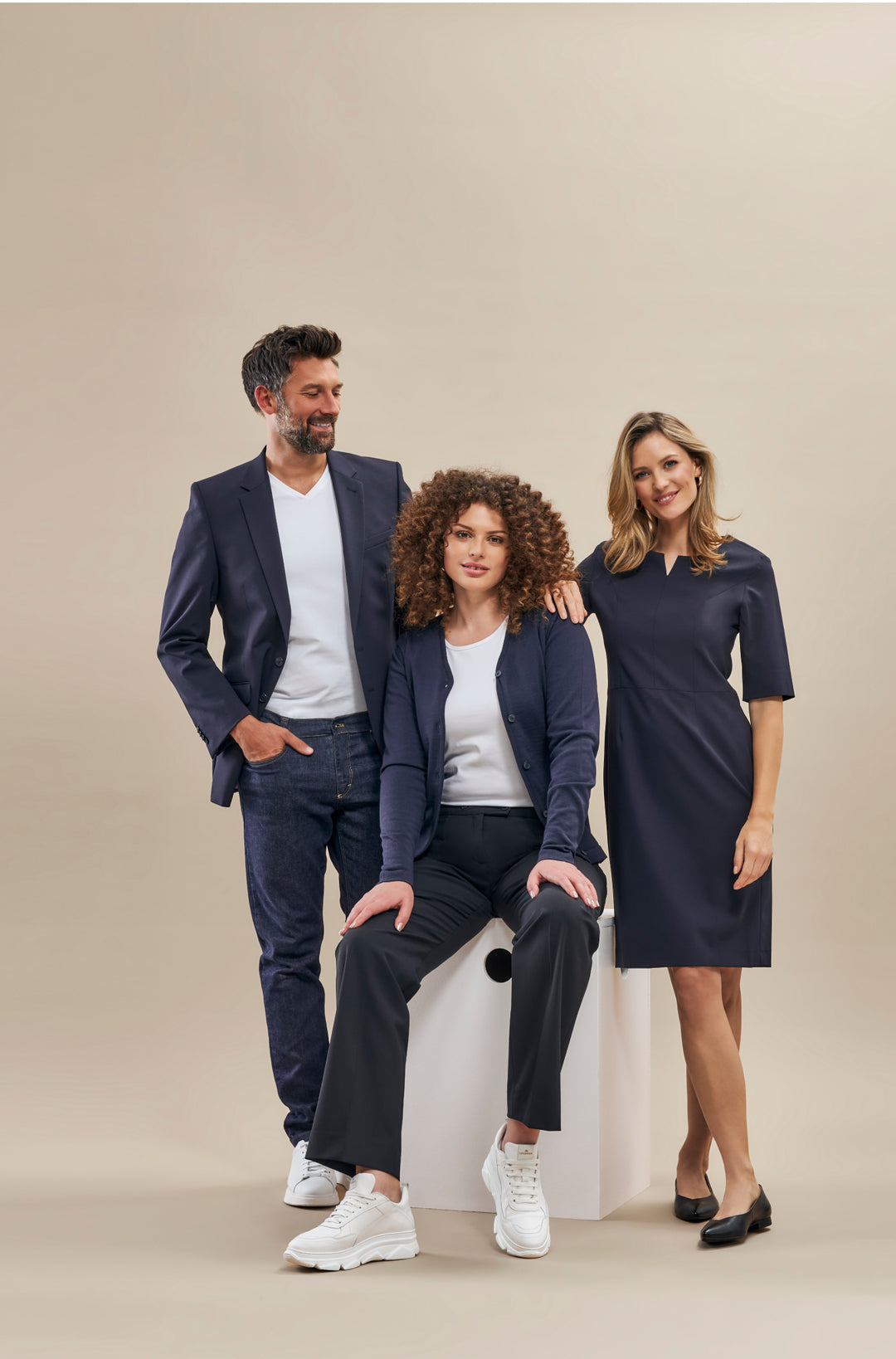 Kleid Premium Regular Fit
